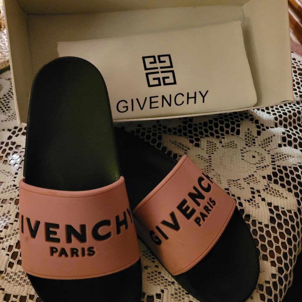 GIVENCHY SLIDES 9 US